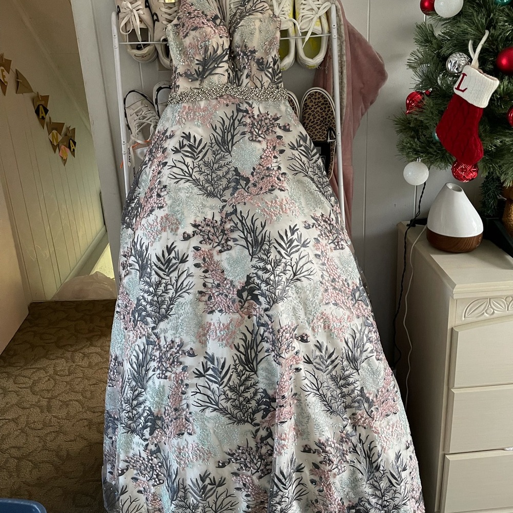 size 2 colors couture prom dress